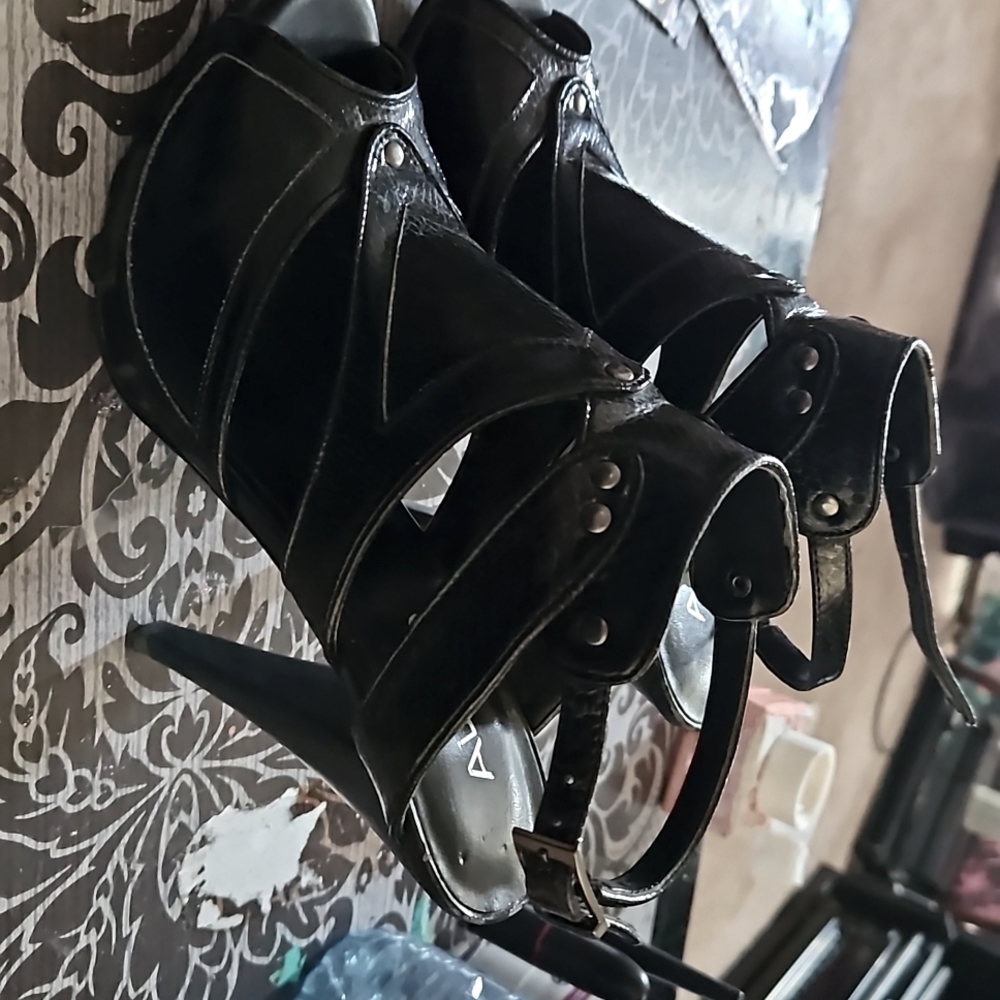 SIZE 6 Black Aldo Heels